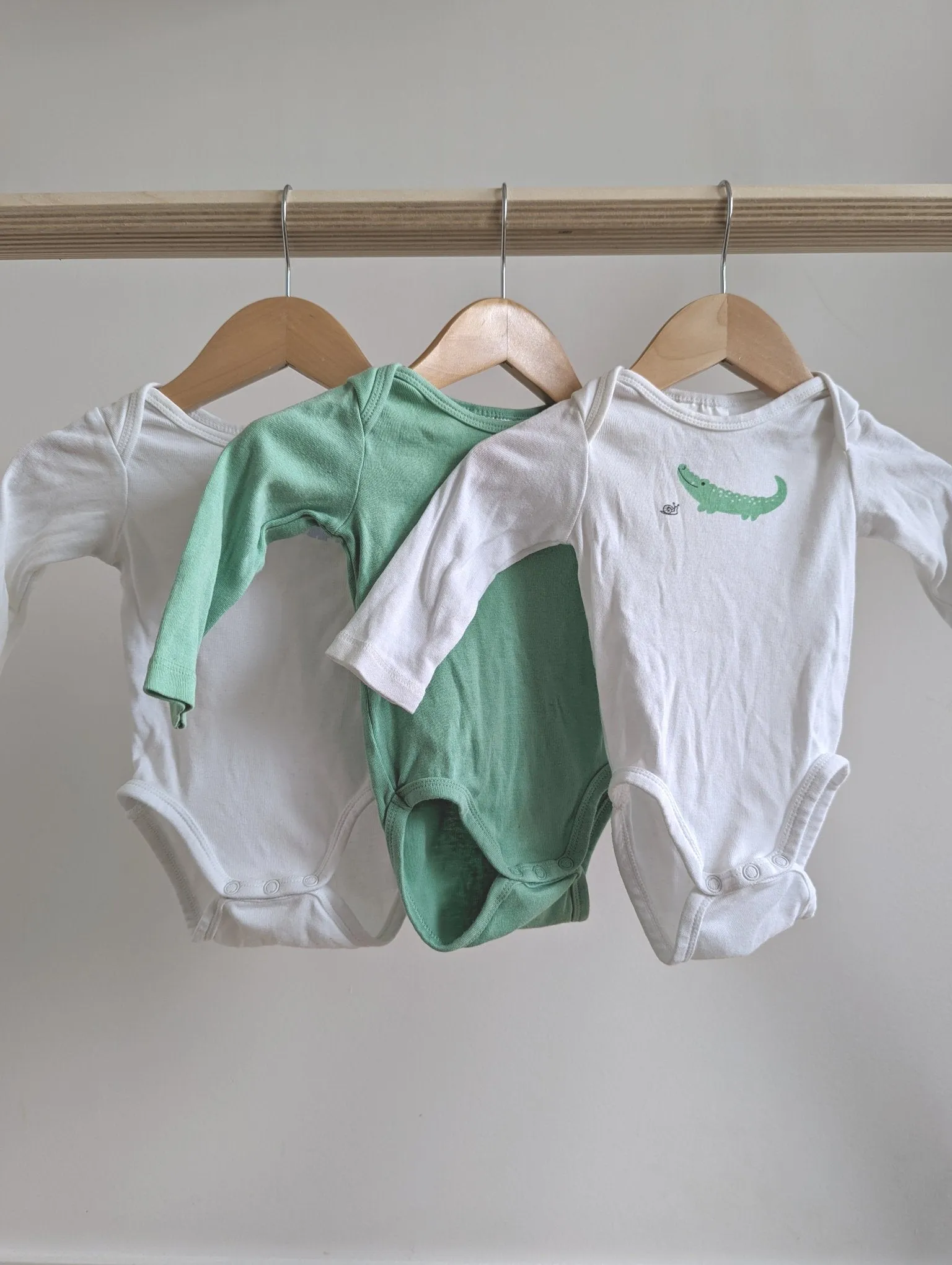 H&M Long Sleeve Onesies (2-4M) - Multipack